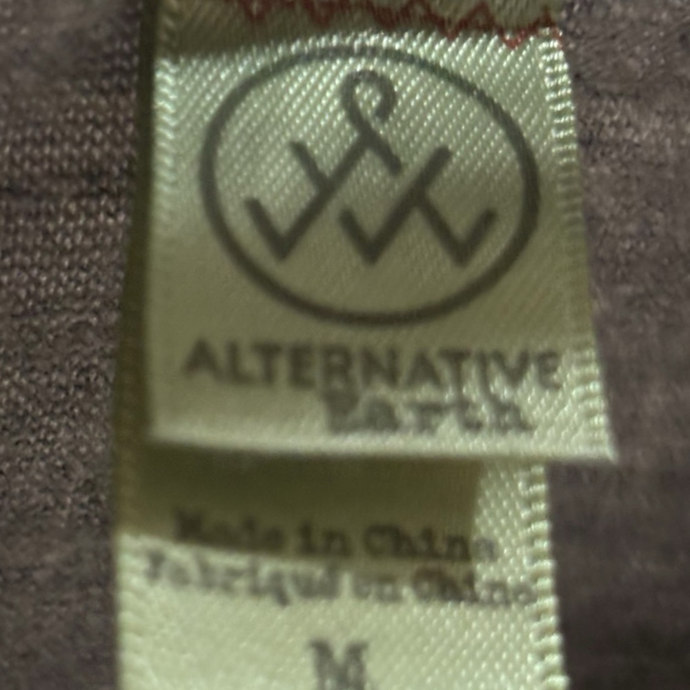 Alternative Earth Men's Size M Gray and Black Ringer Tee with Beachbody Logo - Picture 8 of 15